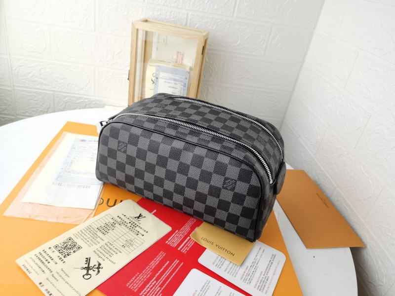 LV Wallets 136